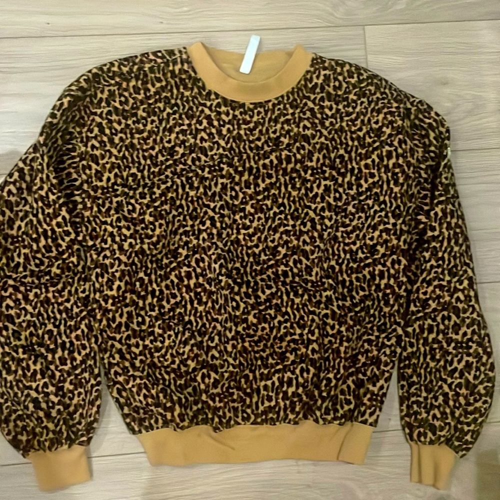Leopard Print Fabletics Crewneck . Size S. Nwot - image 1